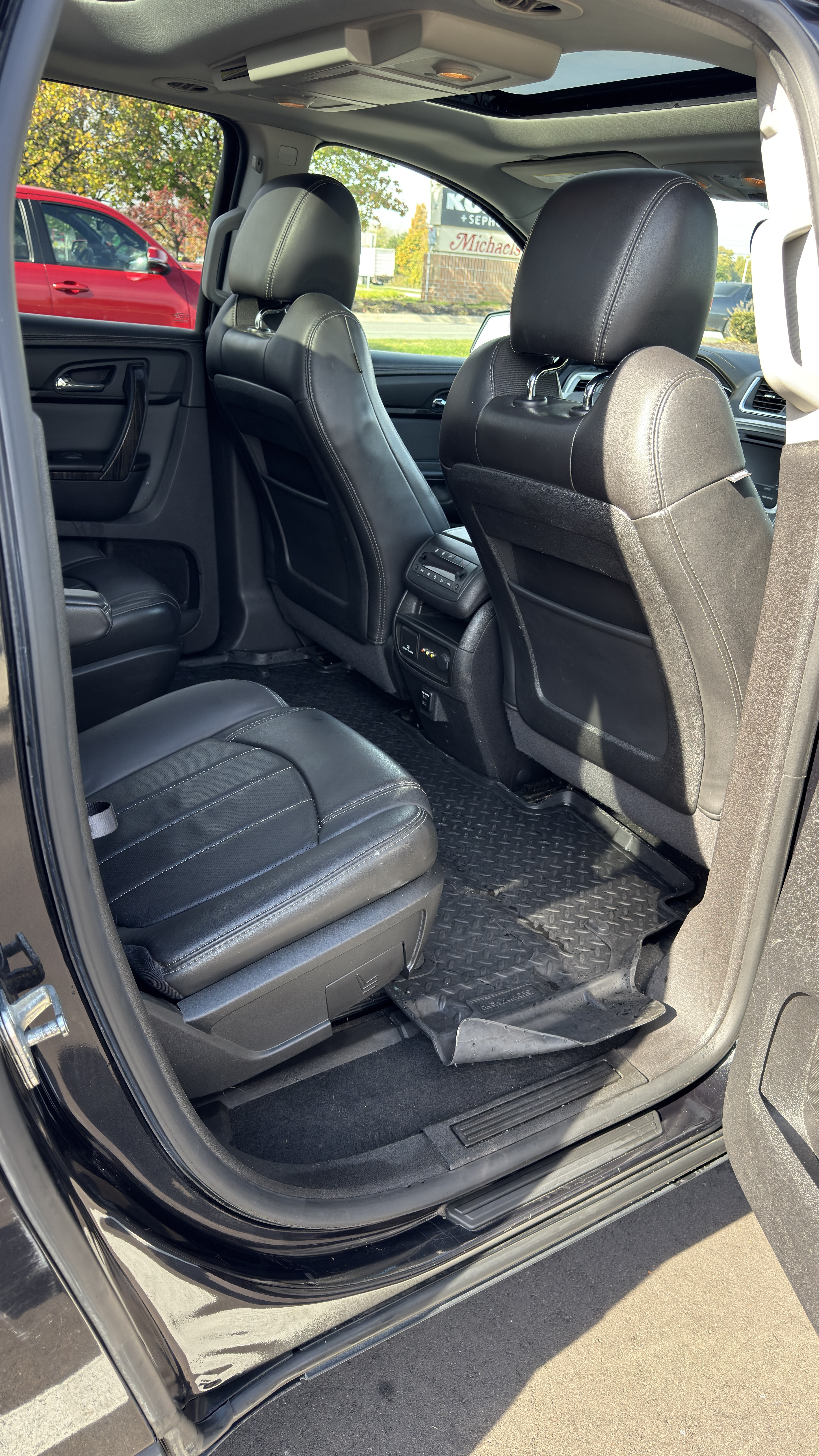 Used 2014 GMC Acadia SLT w/ Technology Package AWD/4WD image 10