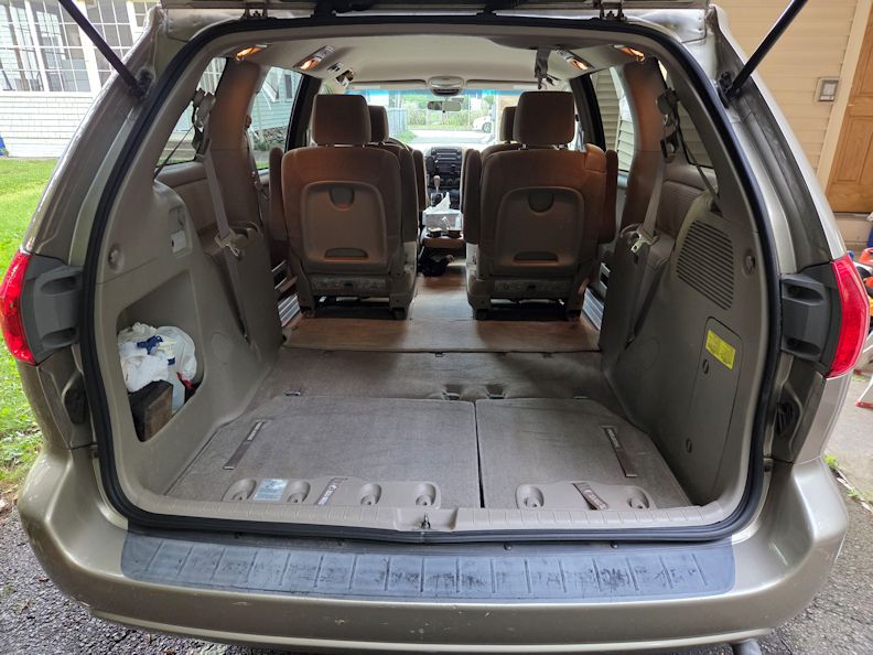 Used 2006 Toyota Sienna LE w/ LE Pkg 4 FWD image 2