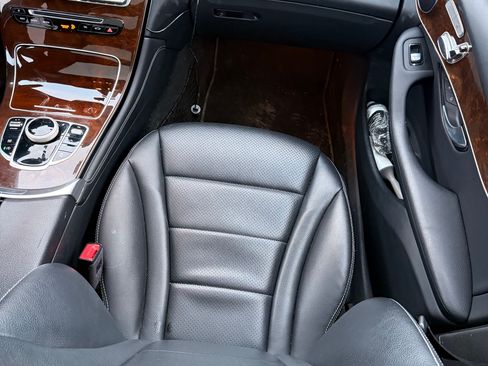 Used 2019 Mercedes-Benz GLC 300 4MATIC image 15