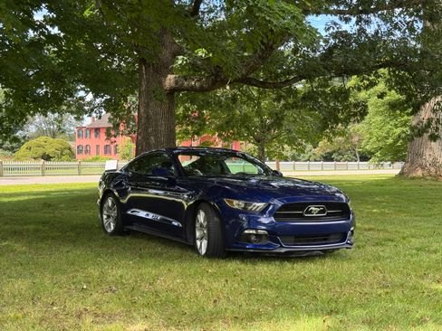 Used 2015 Ford Mustang GT Premium w/ Equipment Group 401A RWD image 2