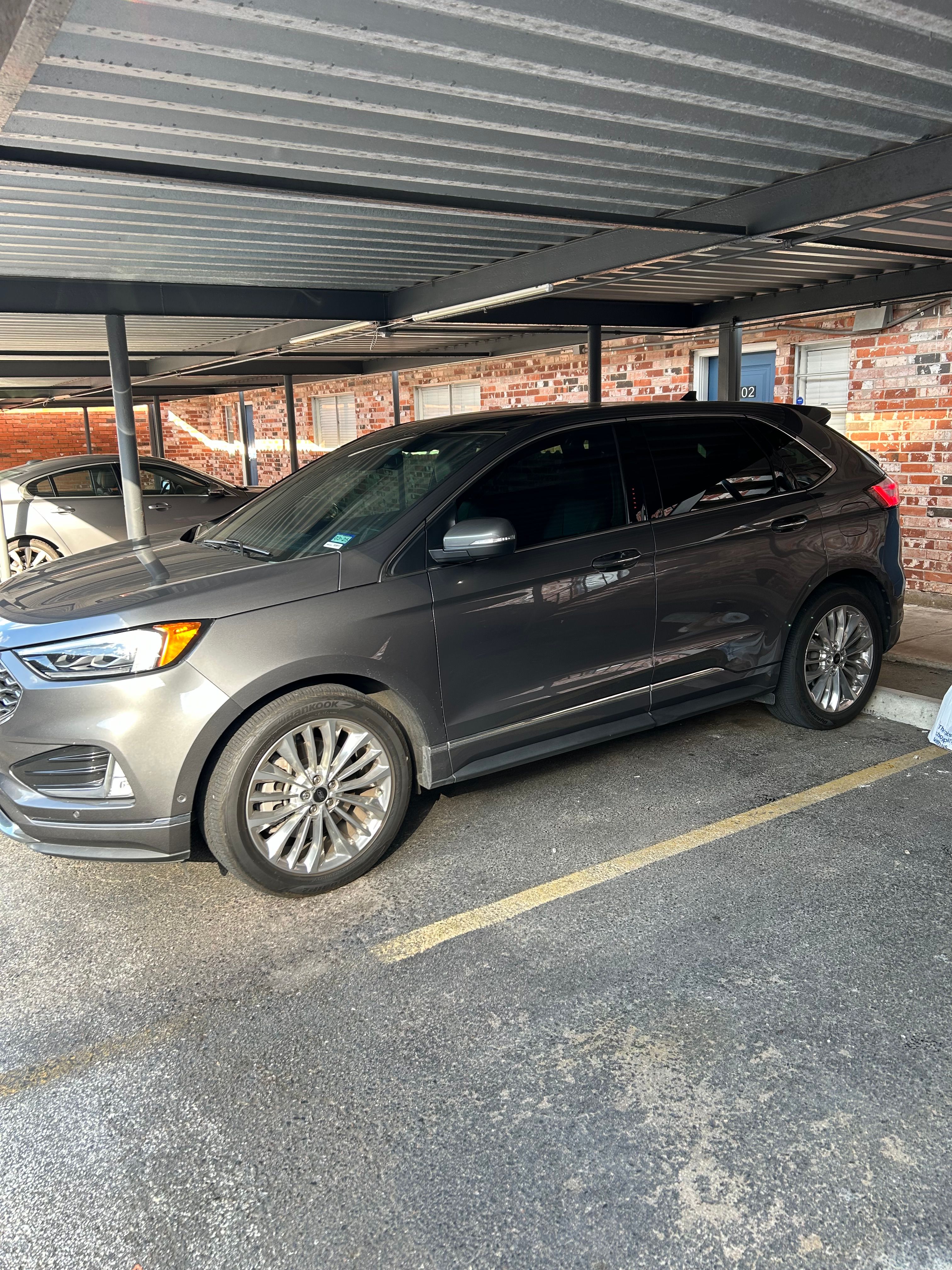 Used 2021 Ford Edge Titanium w/ Equipment Group 301A FWD image 5