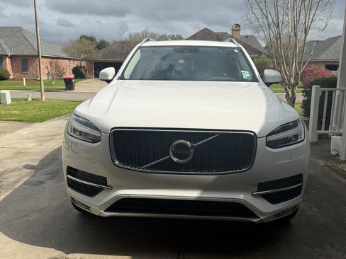 Used 2017 Volvo XC90 T5 Momentum w/ Momentum Plus Package image 2