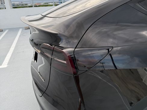 Used 2023 Tesla Model Y Performance AWD/4WD image 17