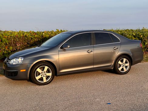 Used 2009 Volkswagen Jetta SE image 1