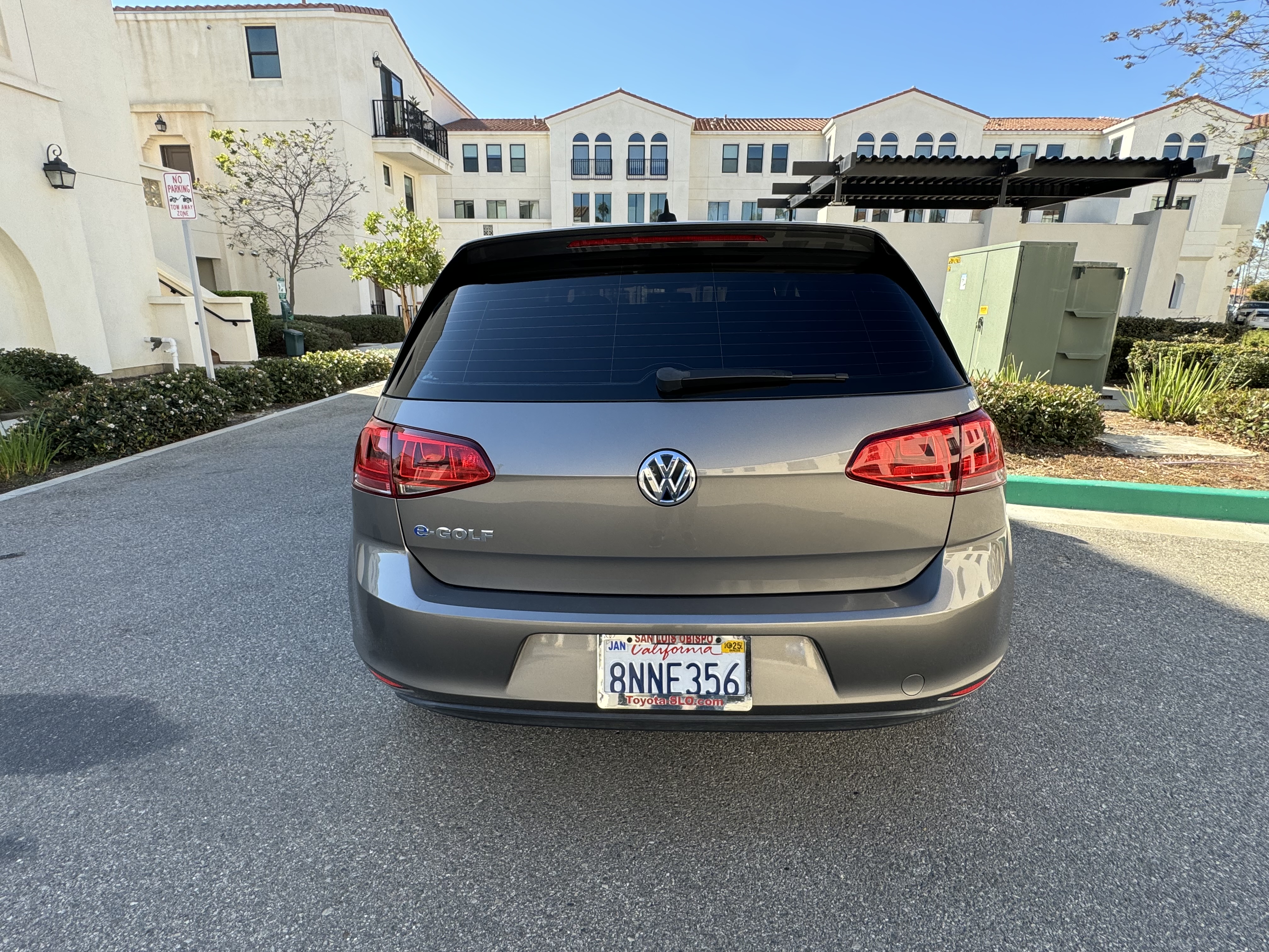 Used 2016 Volkswagen e-Golf SE FWD image 11