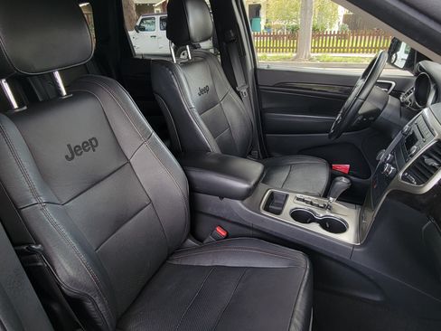 Used 2011 Jeep Grand Cherokee Laredo image 24