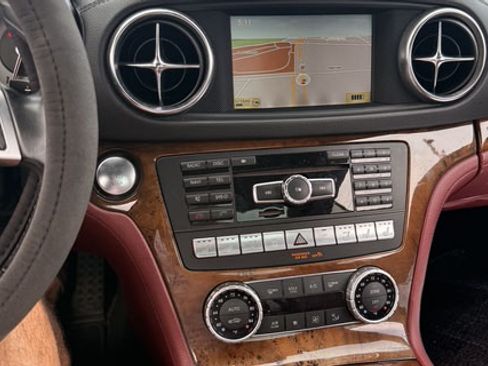 Used 2013 Mercedes-Benz SL 550 image 15
