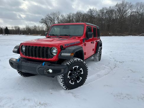 Used 2025 Jeep Wrangler Unlimited Rubicon 4xe w/ Safety Group AWD/4WD image 12