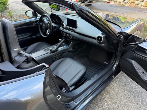 Used 2023 MAZDA MX-5 Miata Grand Touring RWD image 5