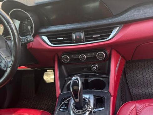 Used 2020 Alfa Romeo Stelvio Sport w/ Quick Order Package 22K Sport image 4