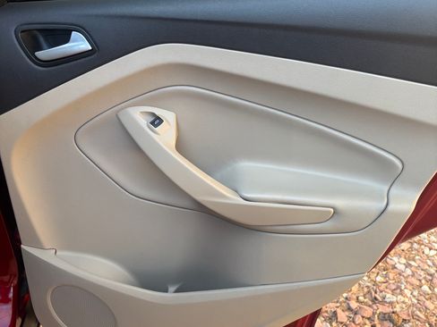 Used 2018 Ford Escape SE image 18