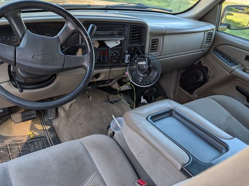 Used 2004 Chevrolet Silverado 1500 LS image 16