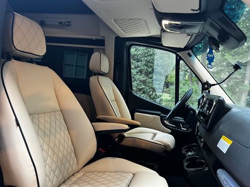 Used 2022 Mercedes-Benz Sprinter 3500 image 14