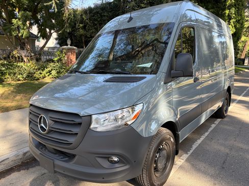 Used 2025 Mercedes-Benz Sprinter 2500 image 1