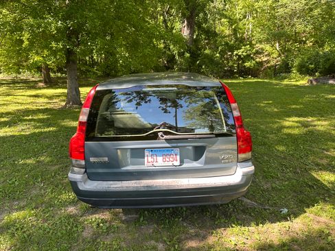 Used 2004 Volvo V70 2.5T FWD image 5