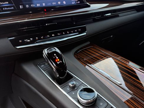 Used 2024 Cadillac Escalade Luxury w/ LPO, Floor Liner Package AWD/4WD image 15