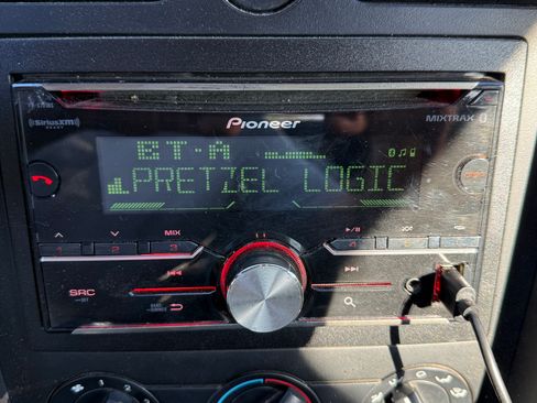 Used 2005 Ford Mustang Coupe image 11