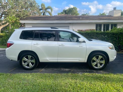 Used 2009 Toyota Highlander Sport FWD image 1