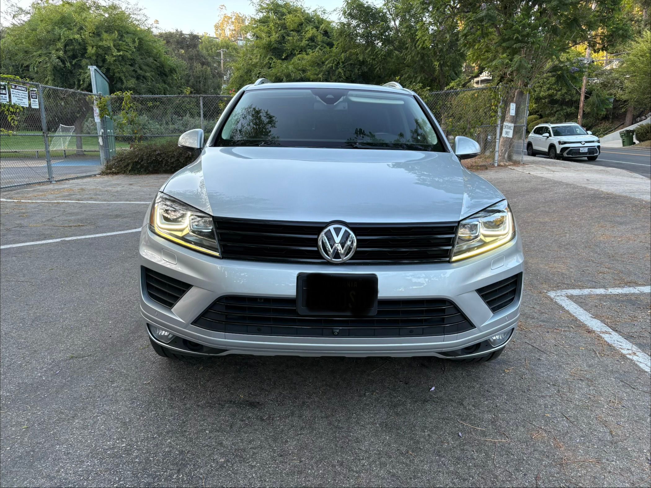 Used 2016 Volkswagen Touareg Executive AWD/4WD image 2