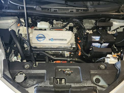 Used 2012 Nissan Leaf SL image 17