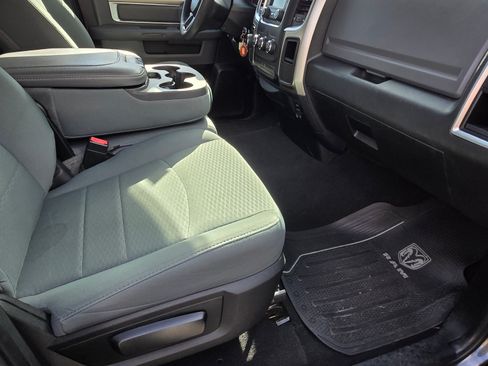 Used 2018 RAM 1500 Classic SLT image 38