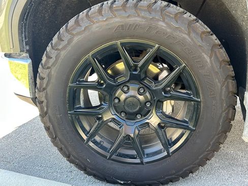 Used 2021 GMC Sierra 1500 2WD Crew Cab w/ Sierra Value Package image 2