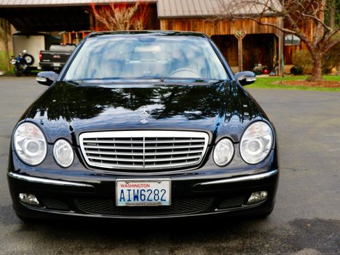 Used 2005 Mercedes-Benz E 320 CDI Sedan image 7