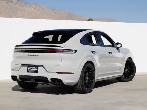 Used 2025 Porsche Cayenne GTS image 5