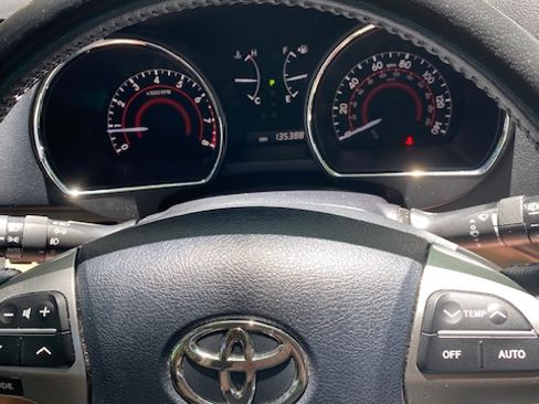 Used 2011 Toyota Highlander Limited w/ Tow Pkg FWD image 5
