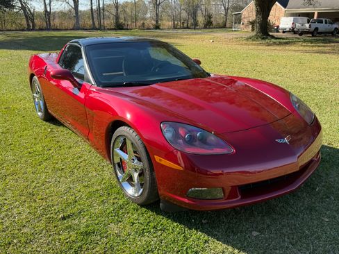 Used 2011 Chevrolet Corvette Coupe 2D w/ Preferred Equipment Group image 1