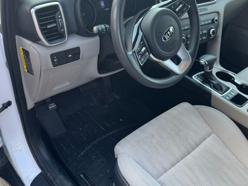 Used 2020 Kia Sportage LX AWD/4WD image 10
