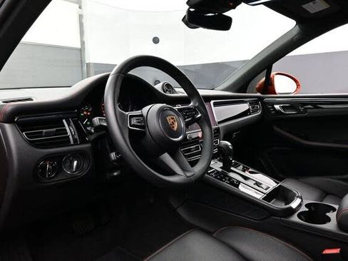 Used 2022 Porsche Macan AWD/4WD image 16
