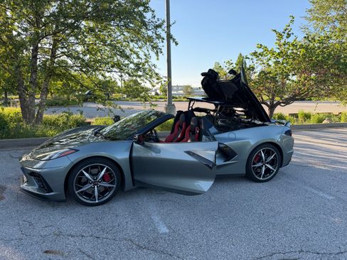 Used 2022 Chevrolet Corvette Stingray Preferred Conv w/ Z51 Performance Package RWD image 2