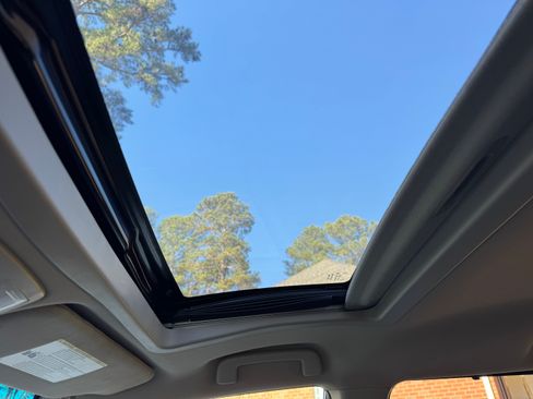 Used 2016 Toyota Sienna XLE image 22