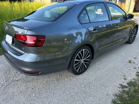 Used 2016 Volkswagen Jetta Sport FWD image 6