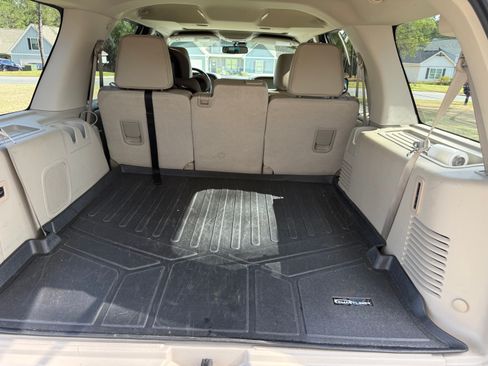 Used 2016 Lincoln Navigator Select image 16