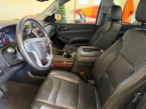 Used 2020 GMC Yukon SLT w/ HD Trailering Package image 8