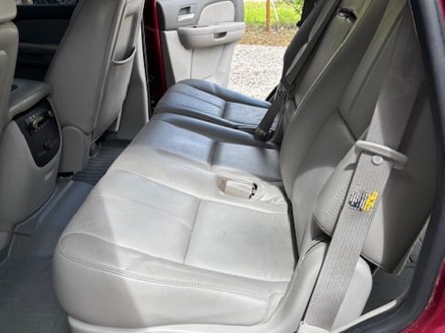 Used 2007 GMC Yukon SLT w/ SLT Preferred Equipment Group image 8