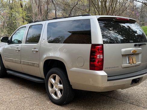 Used 2014 Chevrolet Suburban LT w/ Luxury Package image 2