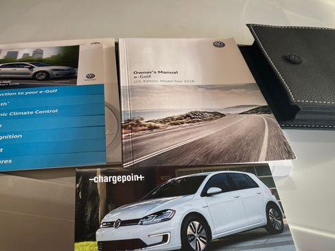 Used 2017 Volkswagen e-Golf SE image 16