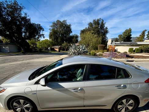 Used 2019 Hyundai Ioniq Limited image 11