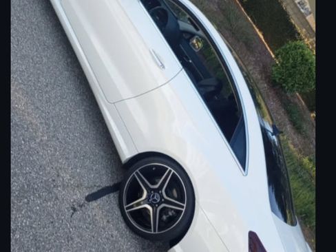 Used 2010 Mercedes-Benz E 550 Coupe image 4