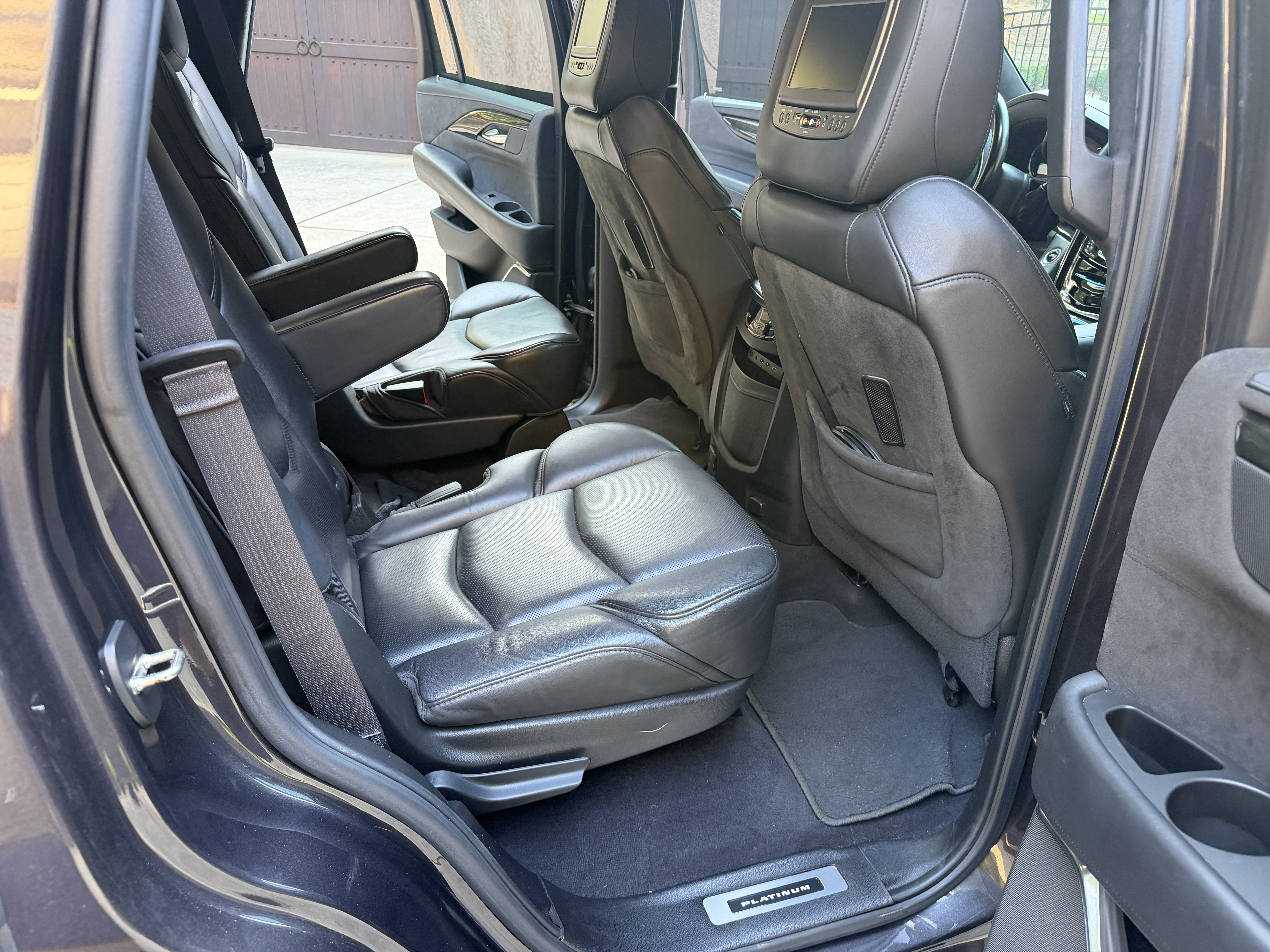 Used 2017 Cadillac Escalade Platinum AWD/4WD image 13