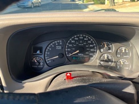 Used 2002 Chevrolet Suburban 2500 LT image 12