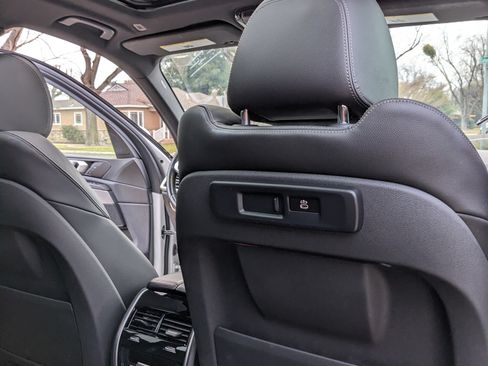 Used 2019 BMW X5 xDrive40i w/ M Sport Package image 11