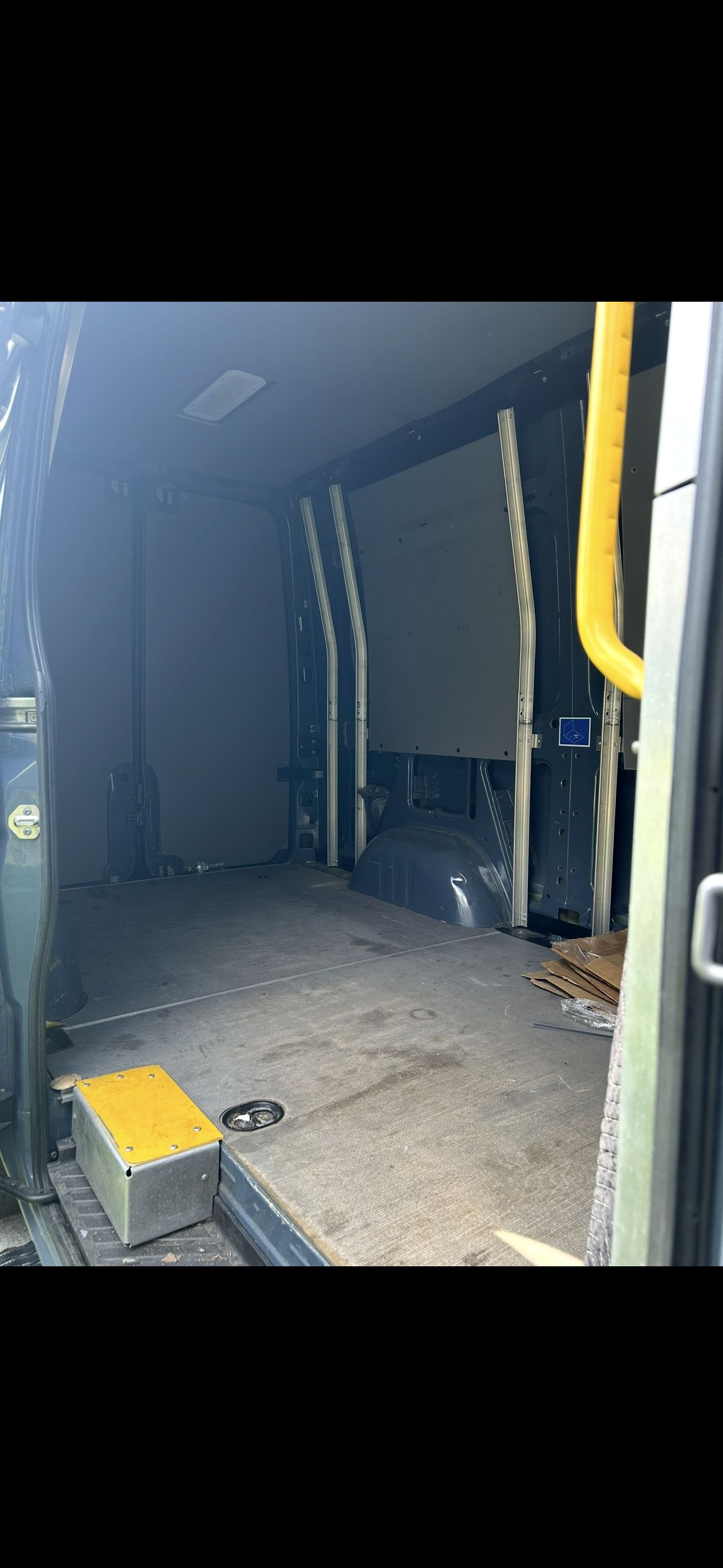 Used 2018 Mercedes-Benz Sprinter 2500 image 1