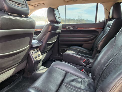 Used 2011 Lincoln MKT AWD w/ 101A Rapid Spec Order Code image 16