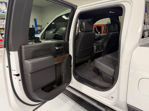 Used 2022 Chevrolet Silverado 3500 High Country image 15