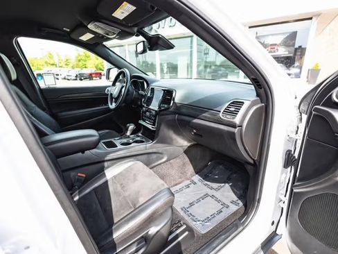 Used 2022 Jeep Grand Cherokee Laredo X image 16