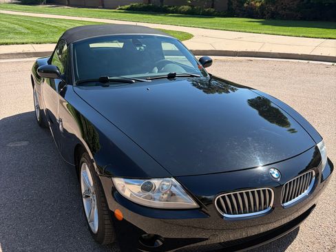Used 2005 BMW Z4 3.0i RWD image 6